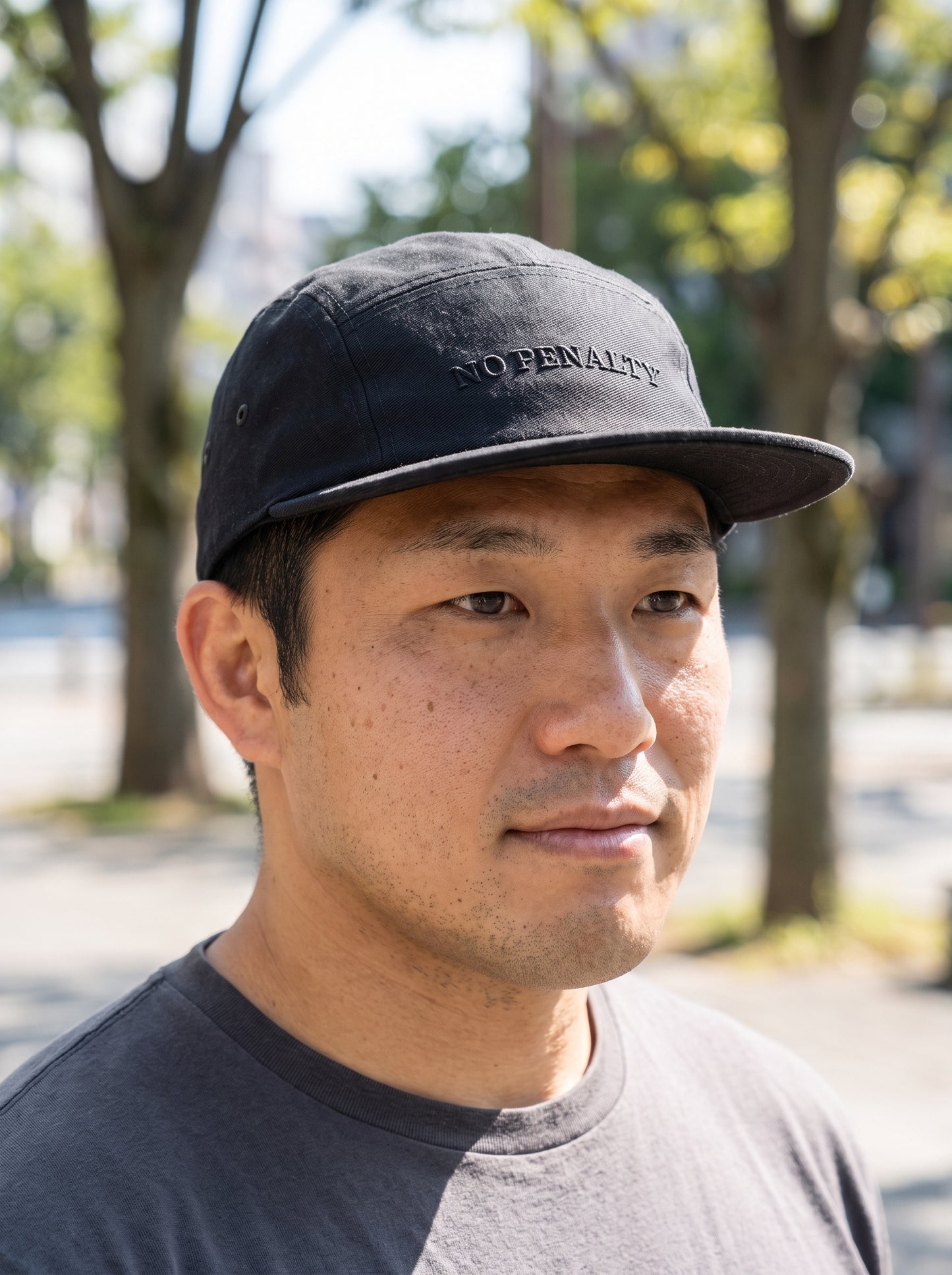 同色ブラックボディの着用イメージ・屋外