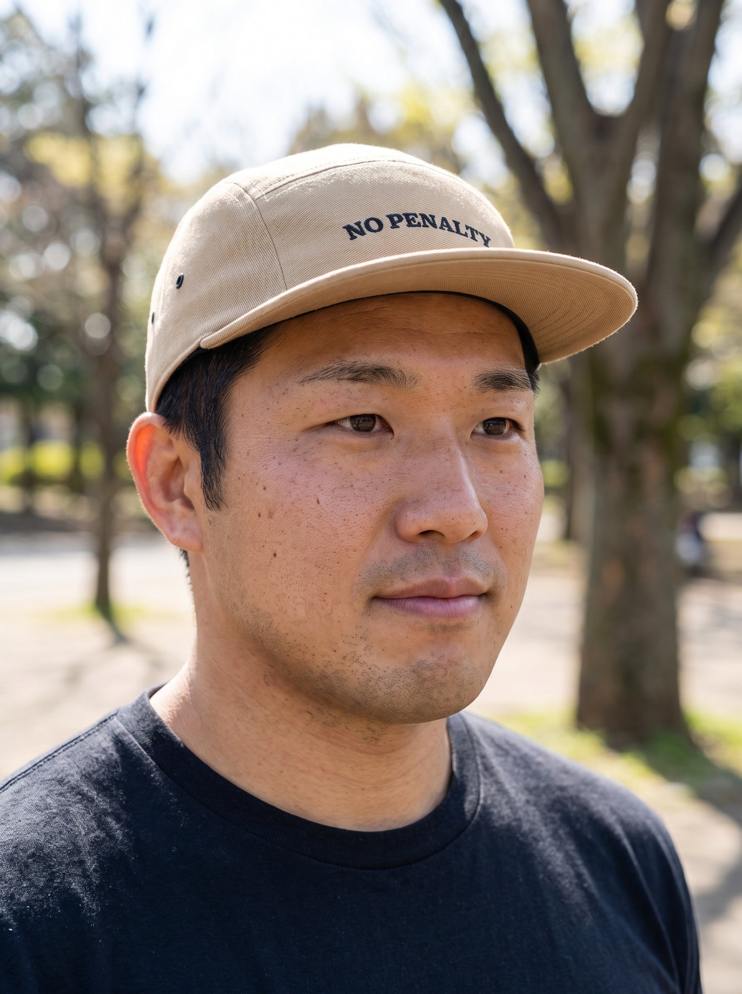 カーキボディの着用イメージ・屋外