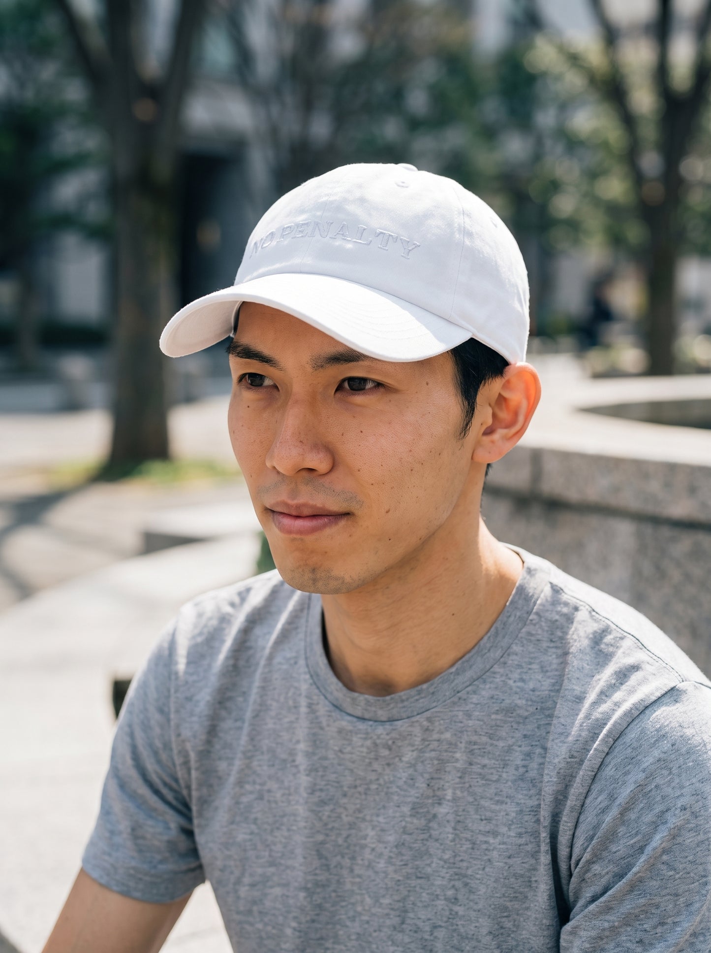 同色ホワイトボディの着用イメージ・屋外