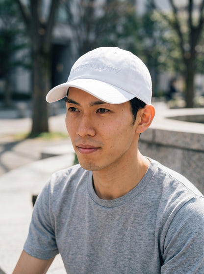 同色ホワイトボディの着用イメージ・屋外
